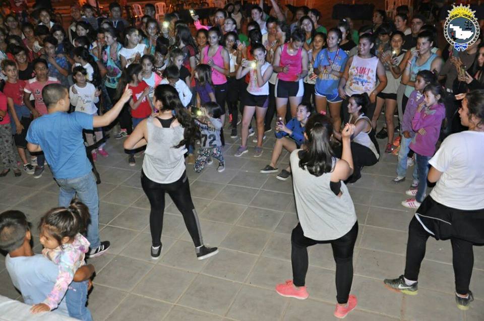 En el Anfiteatro de la Pluralidad se llevó a cabo los festejos por el Día de la Madre, con distintos números artisticos locales, de la ciudad de Resistencia y de General San Martin <a href="/Verosilv2017/">Veronica Silvero</a>
