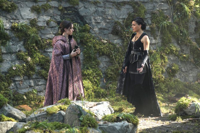 NatalieAbrams's tweet photo. Once Upon a Time: Regina &amp; Drizella team up in new photos https://t.co/n9OWwNVQna @OnceABC @AdamHorowitzLA @LanaParrilla @AdelaideKane #OUAT https://t.co/CJFBtucR5K