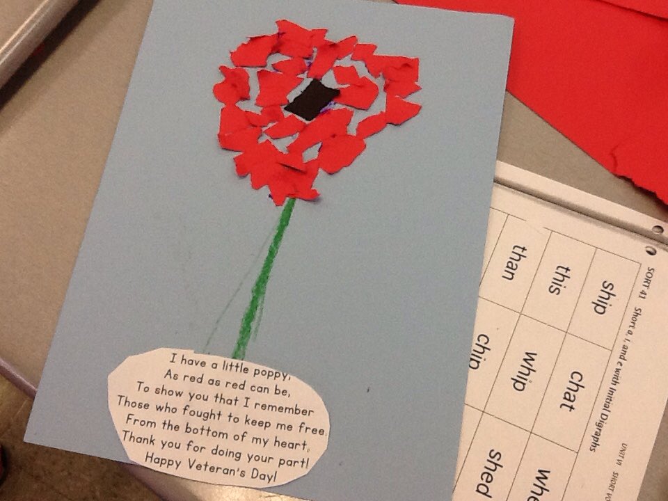 JenReichardt1's tweet photo. Making poppies for our veterans. @SerenaHills_161 @flossmoorsd161 https://t.co/hhLXXiPnya