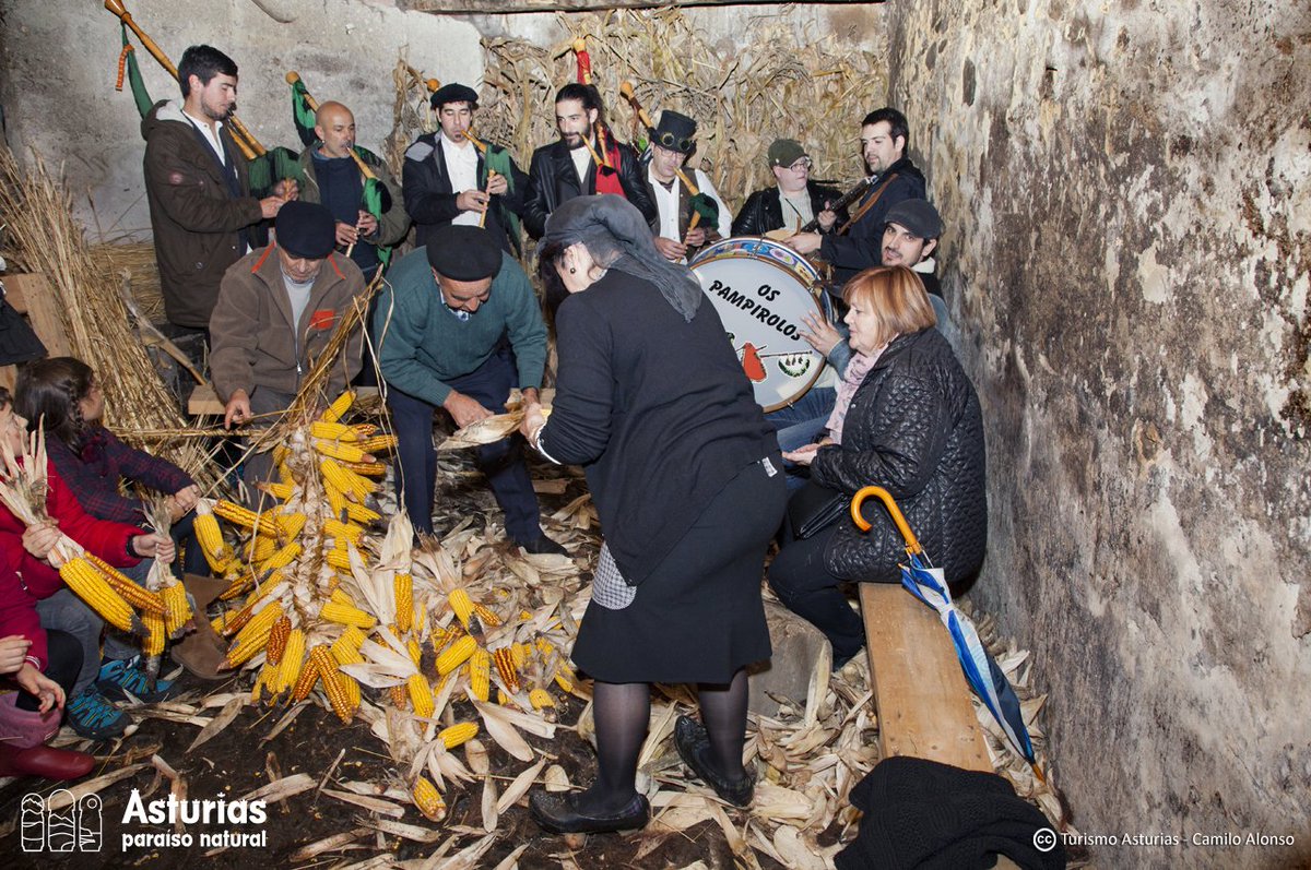TurismoAsturias's tweet photo. Si te gustan las tradiciones, no faltes a la cita con #Navelgas 📆 11 de noviembre, esfoyón y amagosto https://t.co/FInaJS7mKu #AsturiasRural https://t.co/fdCRS4pRlw