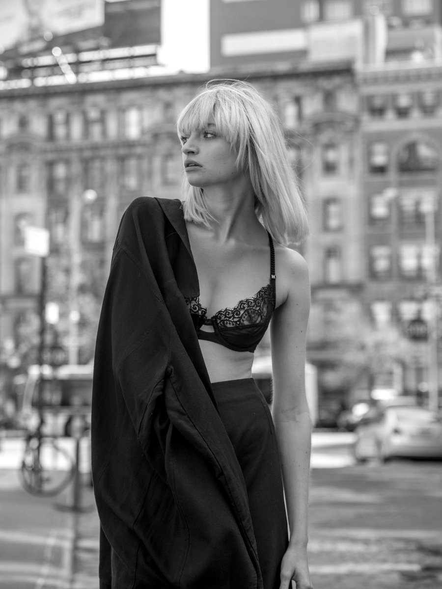 NevaehIntimates's tweet image. Embracing the streets of Manhattan with raw elegance, in our Obsession full coverage bra. See More: bit.ly/2hgRnEb