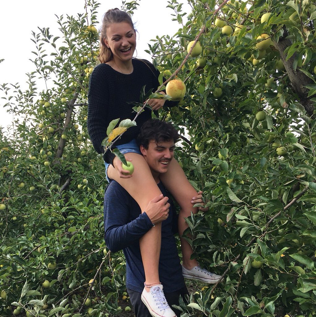 Graves_Flow36's tweet photo. Happy 1 year rach, thank you for treating me so well you mean the world to me. I love you to the moon and back❤️ https://t.co/FfFUEKrmBp