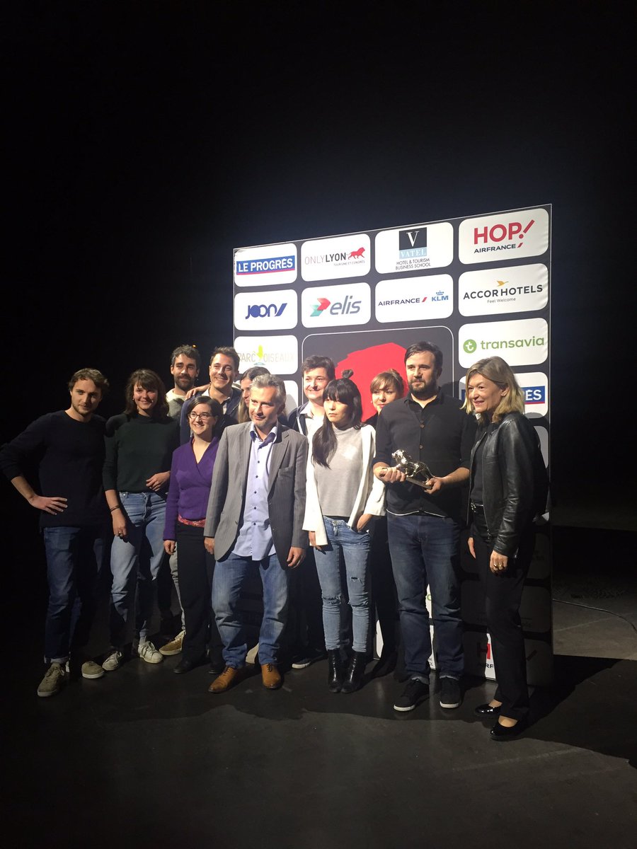 Tourisme2018's tweet photo. Félicitations aux Nuits sonores qui remportent le Trophée Évènements, remis par Air France-KLM ! #TTOL2017 https://t.co/lHxEDwKmuY