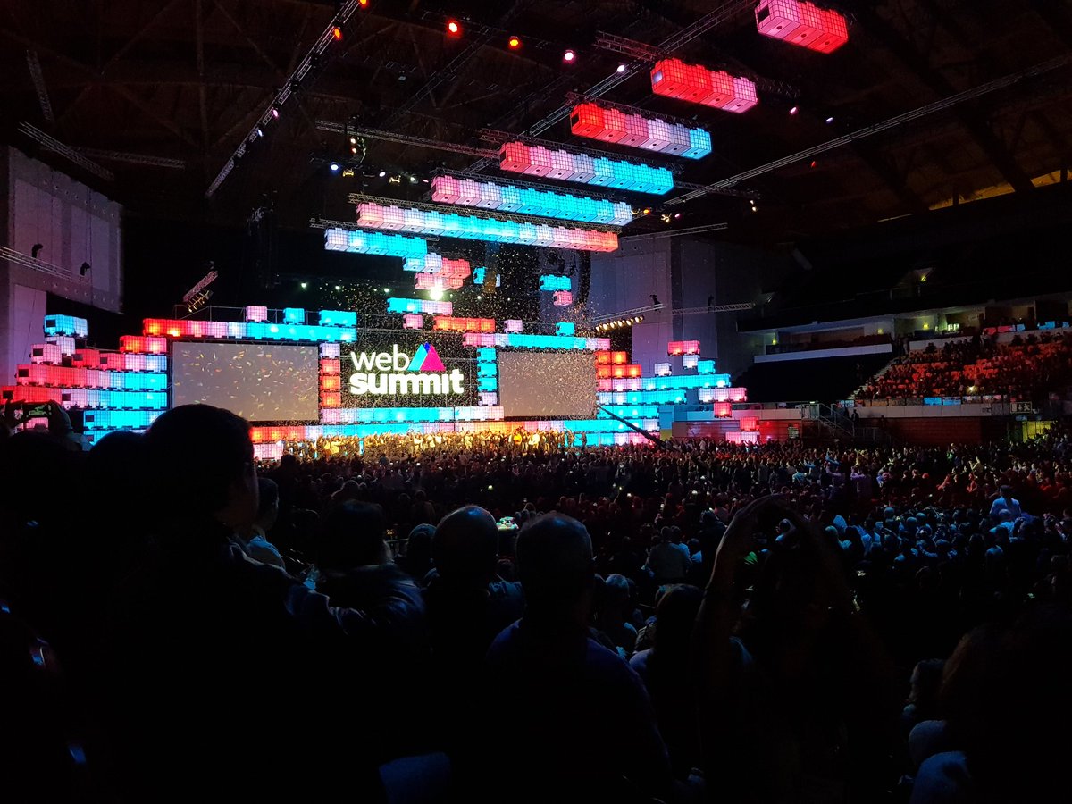 chris_fgh's tweet photo. #websummit2017 opening night https://t.co/CcRnHN6Qcd