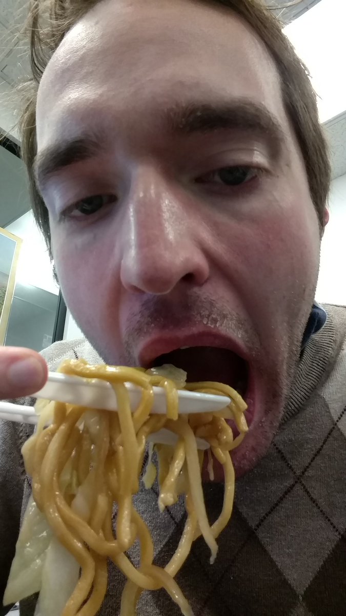 Siropek's tweet photo. When your girlfriend makes you lunch but you have no utensils @JENNisASIAN #love #food https://t.co/ca7PyGcc1N