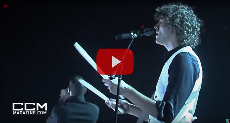CCMmagazine's tweet photo. Watch #LukeSmallbone own this marching drum in @4kingandcountry new #Christmas vid. Watch in #CCMmag > https://t.co/8CWryszIjN https://t.co/u3lyNFbAkn