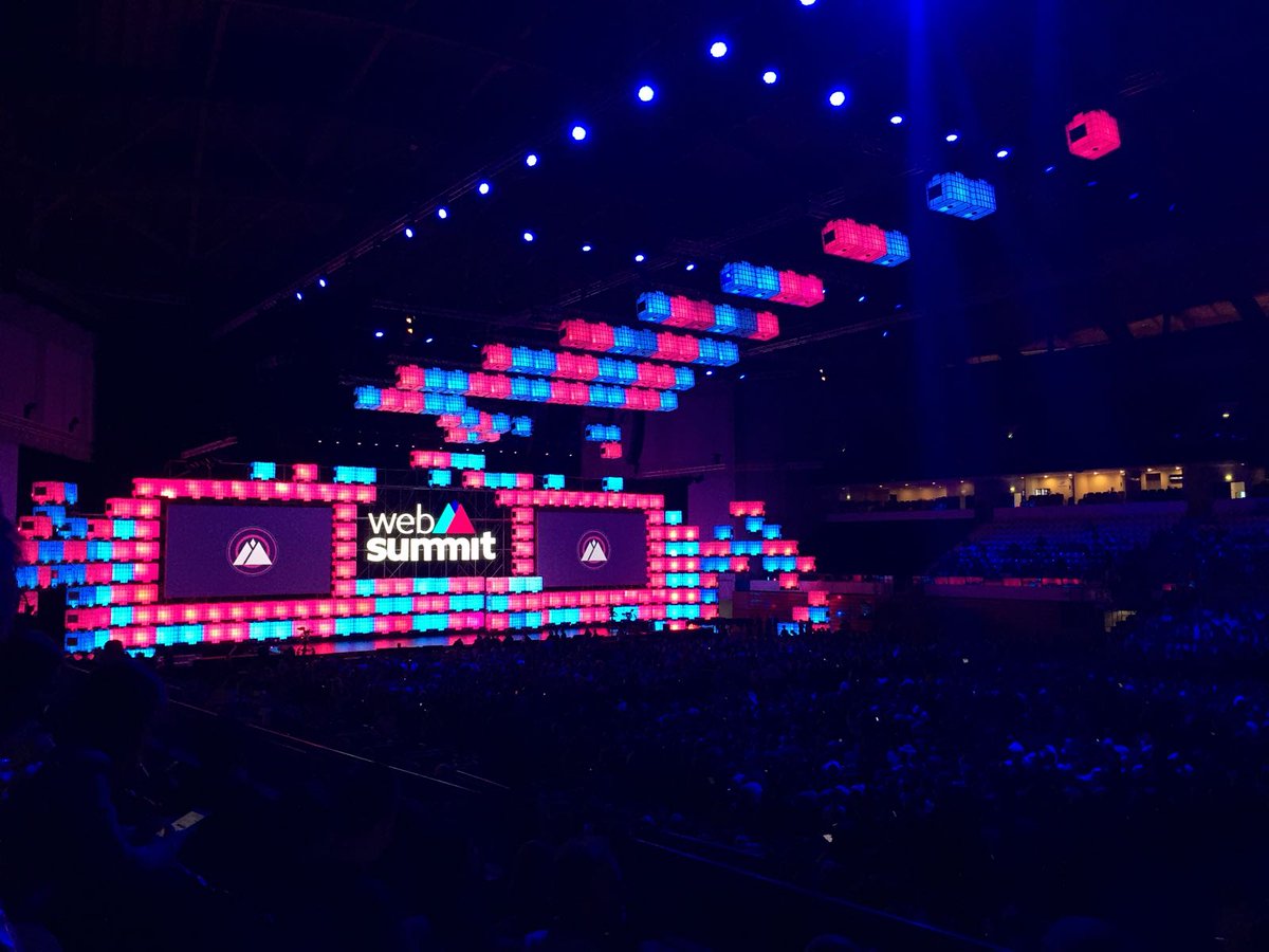 17superprofes's tweet photo. #WebSummit2017 Opening! #AlticeArena #websummitlisbon #techconferences #technologycommunity #macutic @17superprofes #ucm 📷👉@jhbecares https://t.co/QfcdjvDUT3