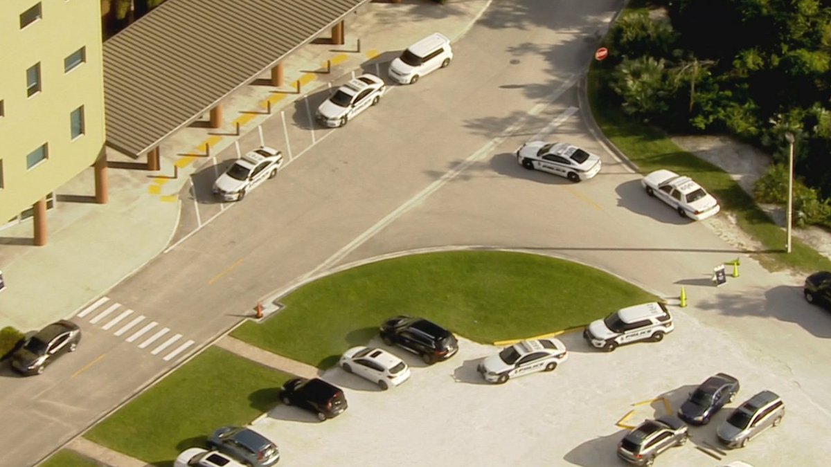 WATCH LIVE Police respond to Calvary Christian Academy in Fort Lauderdale bit.ly/2yb7oyg?utm_so… https://t.co/jKBv0mg2dI
