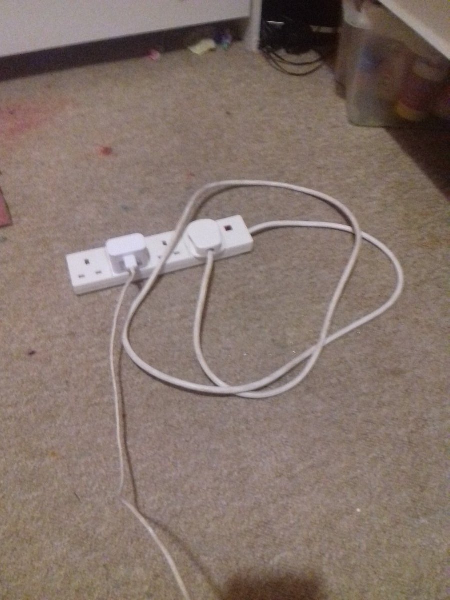 AshleyHay77's tweet image. Spent 2 mins trying to work out why my phone wasn't charging. Been a poor few mins for me I'll be honest. #fatfail