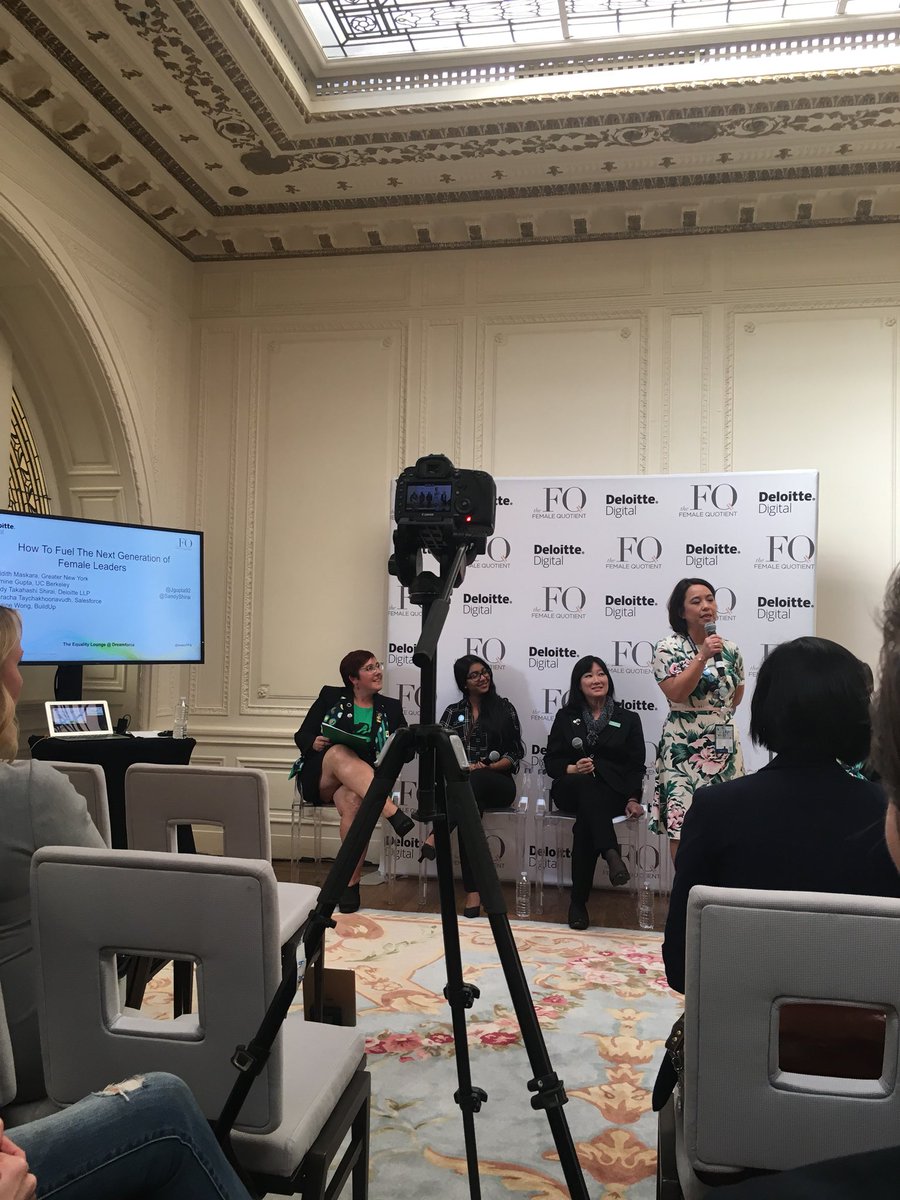 LinehanDebbie's tweet image. Were you a Girl Scout? equality lounge luncheon “how to fuel the next gen of female leaders” #DF17 @girlscouts @GirlScoutsNYC