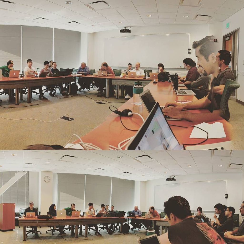 ivotron's tweet image. #tb first seminar of the quarter. Our lab is growing!  #srl #systemsresearch #bsoe #ucsc #tw