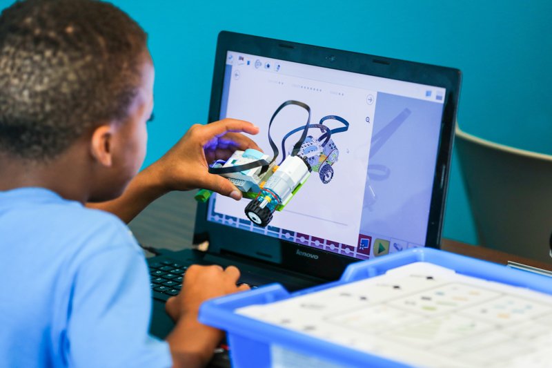 DigiBridgeUS's tweet photo. Digi-Bridge robotics courses bring hands-on 21st century learning to many scholars who normally would not have that access. #ApparoLocalGood https://t.co/mpkpvrOaGv