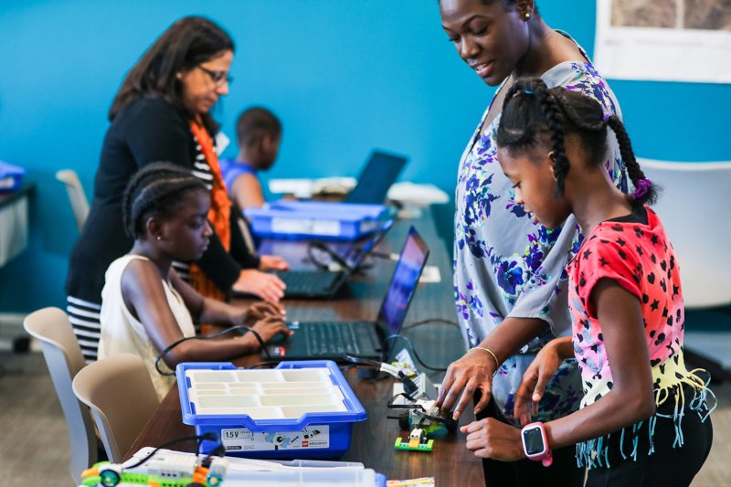 DigiBridgeUS's tweet photo. Digi-Bridge robotics courses bring hands-on 21st century learning to many scholars who normally would not have that access. #ApparoLocalGood https://t.co/mpkpvrOaGv