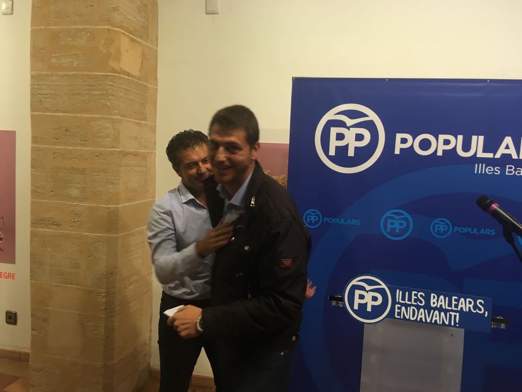 Ll_Galmes's tweet photo. Amic @Tia_Sagreras,#Crack que dóna pas a nous que empenyen fort com @JaumeVermell #Crack,nou president del #PPCampos #Grandes!! https://t.co/FuNr0HflwH