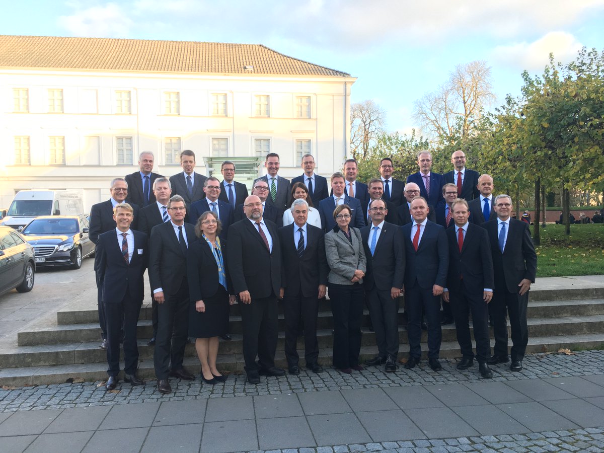 KatjaMariko's tweet photo. #ihknord trifft KüWiVerMinKo in #Greifswald und diskutiert #zukunftnorddeutschland
https://t.co/rZrX3BVEZb https://t.co/pwPCT8z8gp
