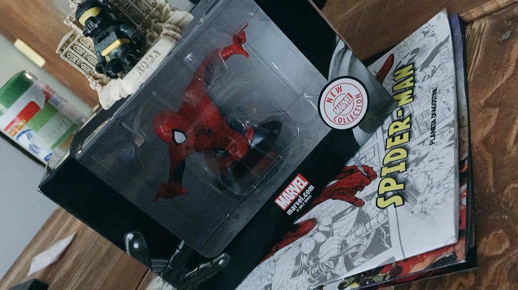 SymbioteAlva's tweet photo. Un nuevo adorno para el escritorio #Spiderman #busto #model #handpainted https://t.co/VfYinYhwMR