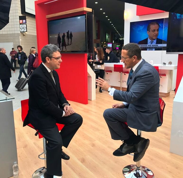 minturgob's tweet photo. El @MinistroNadal es entrevistado por @richardquest para el programa Business Traveller de @CNN durante la feria @WTM_London. #WTMLD https://t.co/iV2ixbGG30