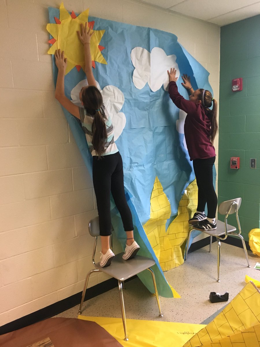 AdventurersCEMS's tweet photo. We are getting ready for our Ancient Egyptian museum on Friday! #CEMSBlazers @CampErnstBlazer https://t.co/uFAmy10JnU