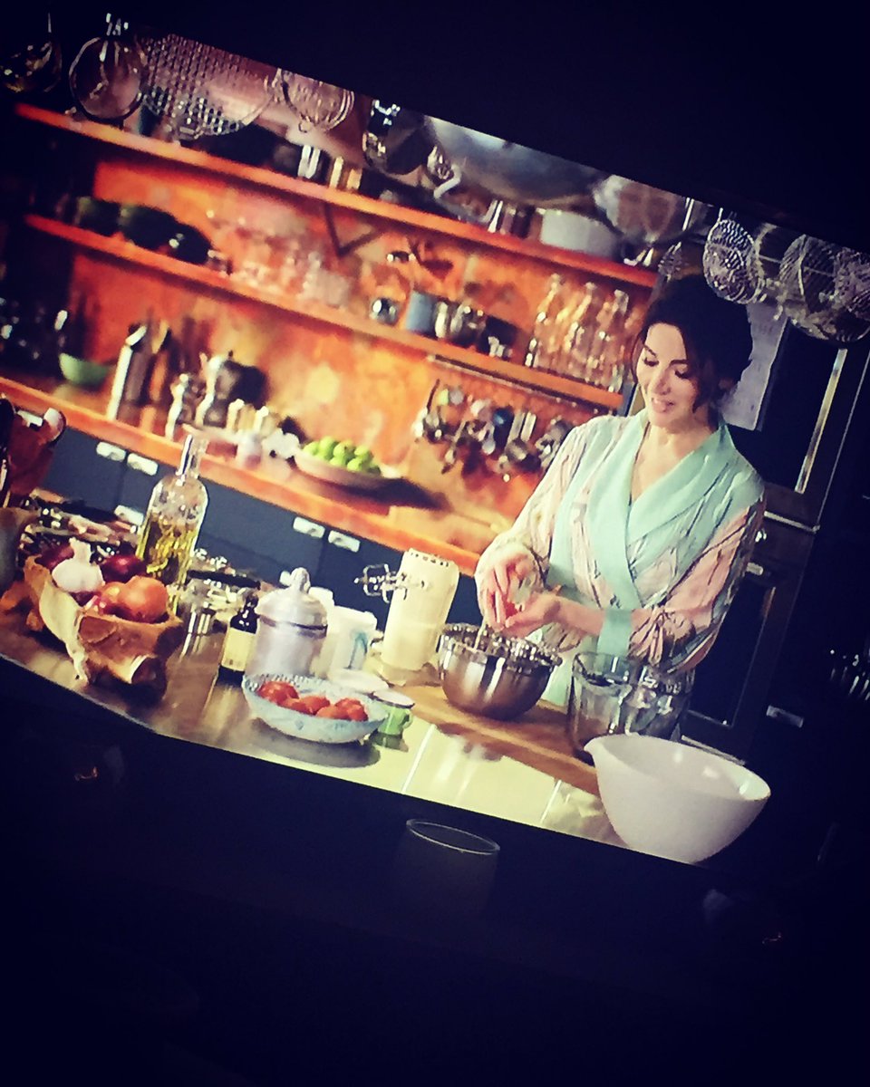 impro_kitchen's tweet image. Watching @Nigella_Lawson At My Table 💜 #atmytable #nigellalawson #timetowinddown