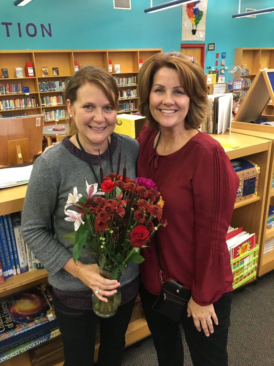 Congratulations to our most awesome Aviator, our Teacher of the Year, Lynne Henning! @BaucomAviators <a href="/BaucomPTA/">Baucom PTA</a> <a href="/SWAWCPSS/">Southwestern Area</a>