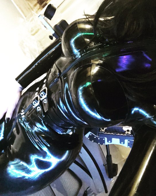 Black rubber lady.... https://t.co/9A4nQKzI0D