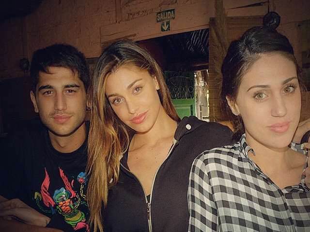 lucadondi94's tweet photo. Hai una storia da tanti anni ma non sai come finirla?
Contatta i Rodriguez, in qualche modo ti aiuteranno. #GFVIP https://t.co/UA8ZSthoyV