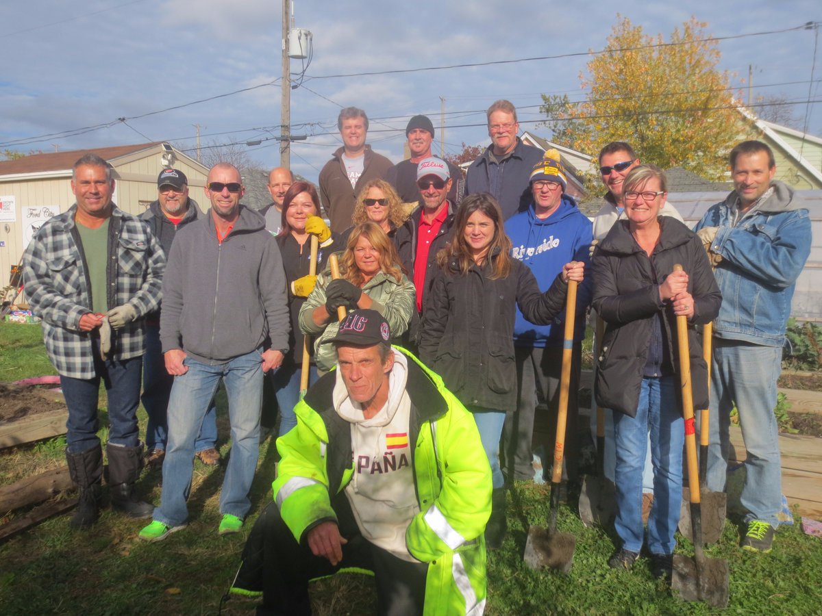pgangnon55's tweet photo. Thanks @Ford &amp; Unifor Local 200 &amp; @UniforLocal240  spending the day learning about @UnitedWayWE.  Great community partners!! https://t.co/CEpNSUem2Z