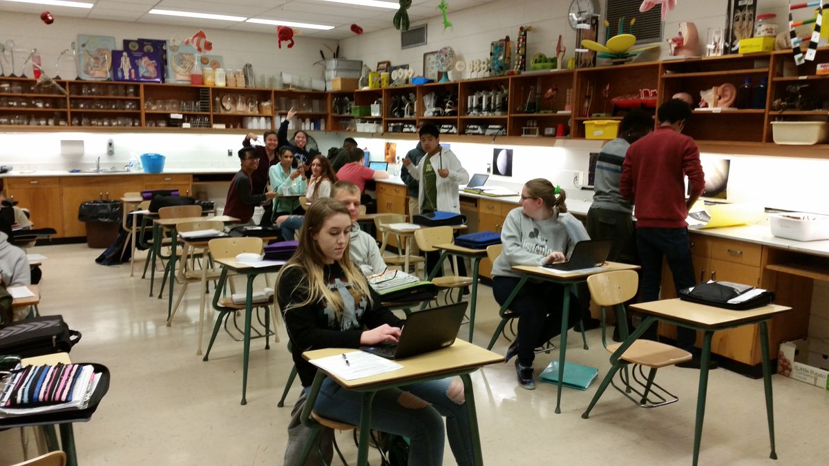 oneilltitans's tweet photo. @vendi55 @MicrosoftEduCA @PlayCraftLearn @MeenooRami .@oneilltitans Putting laptops that we won in the #exploreteachbuild challenge to great use.Thanks again @MicrosoftEduCA @microsoftcanada https://t.co/i07UtpChaf