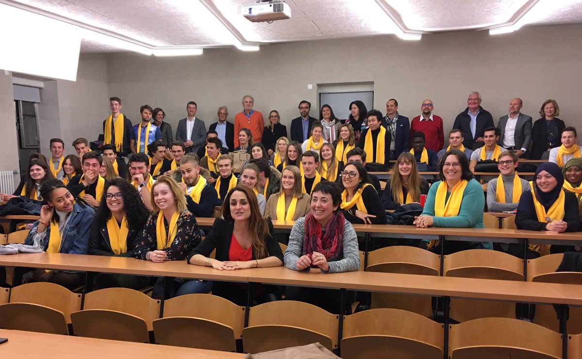 MalenaLyon's tweet photo. Réunion de tous les Petits Princes pour préparation #HappyGovday à MadeIn dont les DcPro6 motivées de #digitalcampus Lyon ! Ou est Charlie ? https://t.co/xWmmMiEmsv