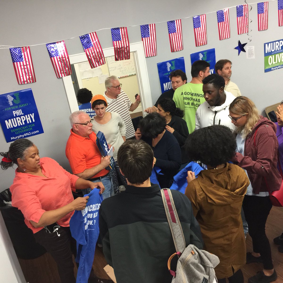 BlueWave_NJ's tweet photo. Our Grassroots chair Cary Chevat launching volunteers to hit the train stations. #GOTV #Murphy4NJ #NJElection2017 https://t.co/fgt3o36WNW