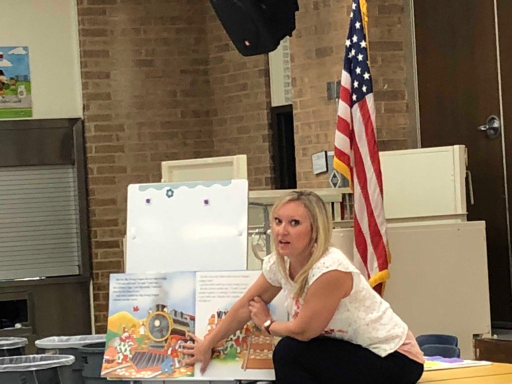 Msteen318's tweet photo. #pvlionpride #ecisdtweets Engaging teachers with a read aloud! https://t.co/AjyAlXo46i