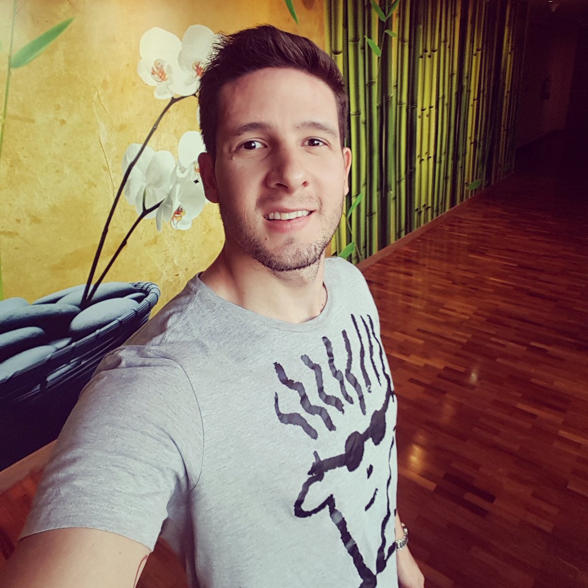 BenjaminHockin's tweet photo. Matando el lunero en el @crowneplaza.asu 🔝🙌 #experienciacrowne  #monday #mood #hotel #top #relax #fidodido #chill https://t.co/q8HJCcOGLt