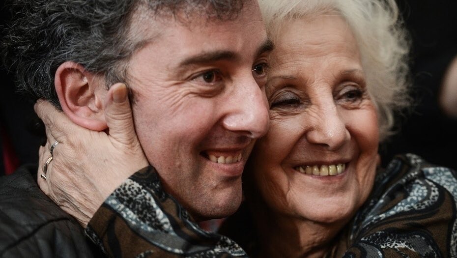 PrensaTupac's tweet image. Repudiamos la editorial de @LANACION contra Estela de Carlotto y abrazamos a @abuelasdifusion, ejemplo de lucha y amor