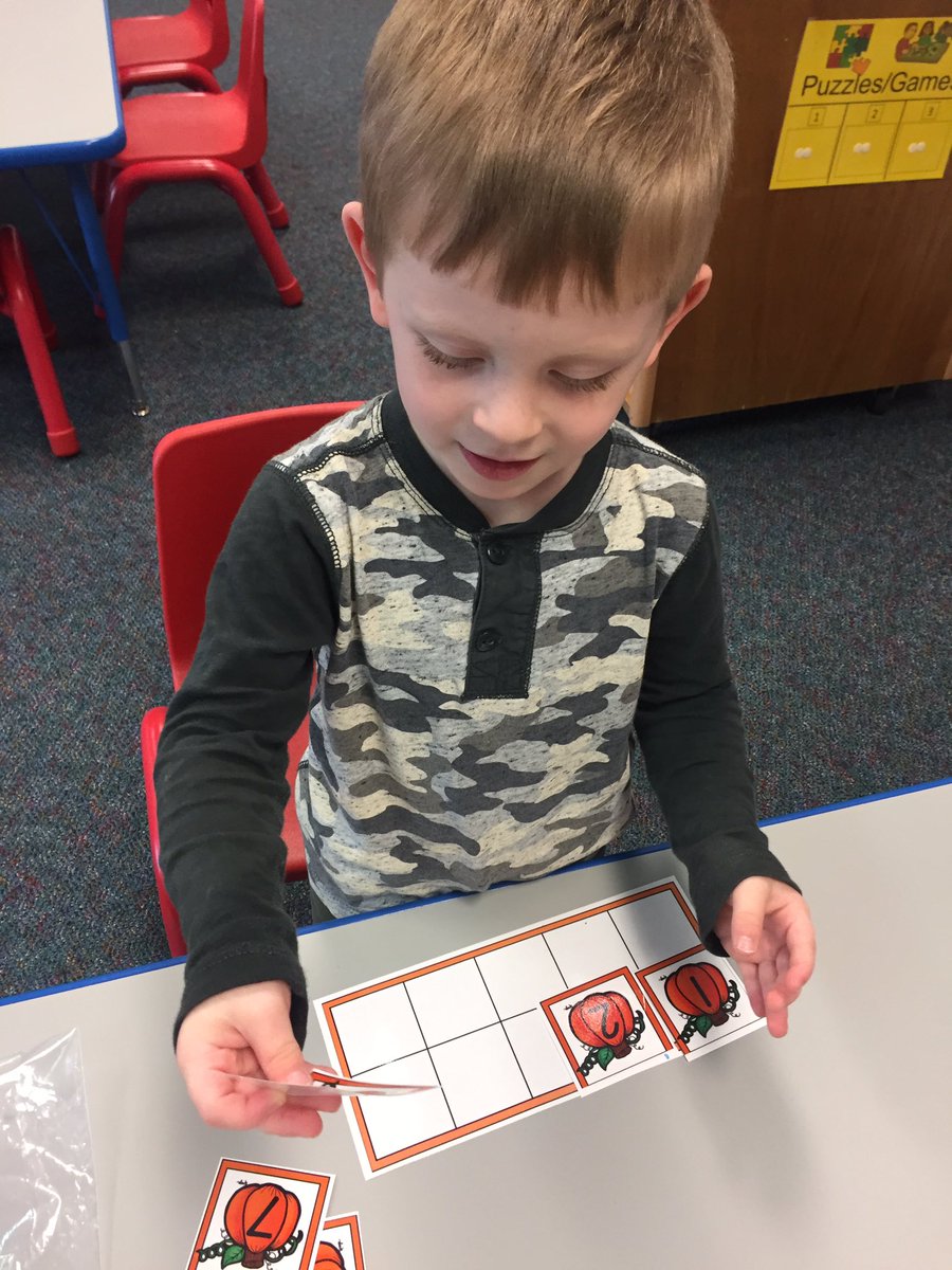 ecwithmisskim's tweet photo. Learning about numbers and one to one correspondence with a pumpkin game during teacher time. #kbk302 #ec302 https://t.co/AMqOIu8VDJ