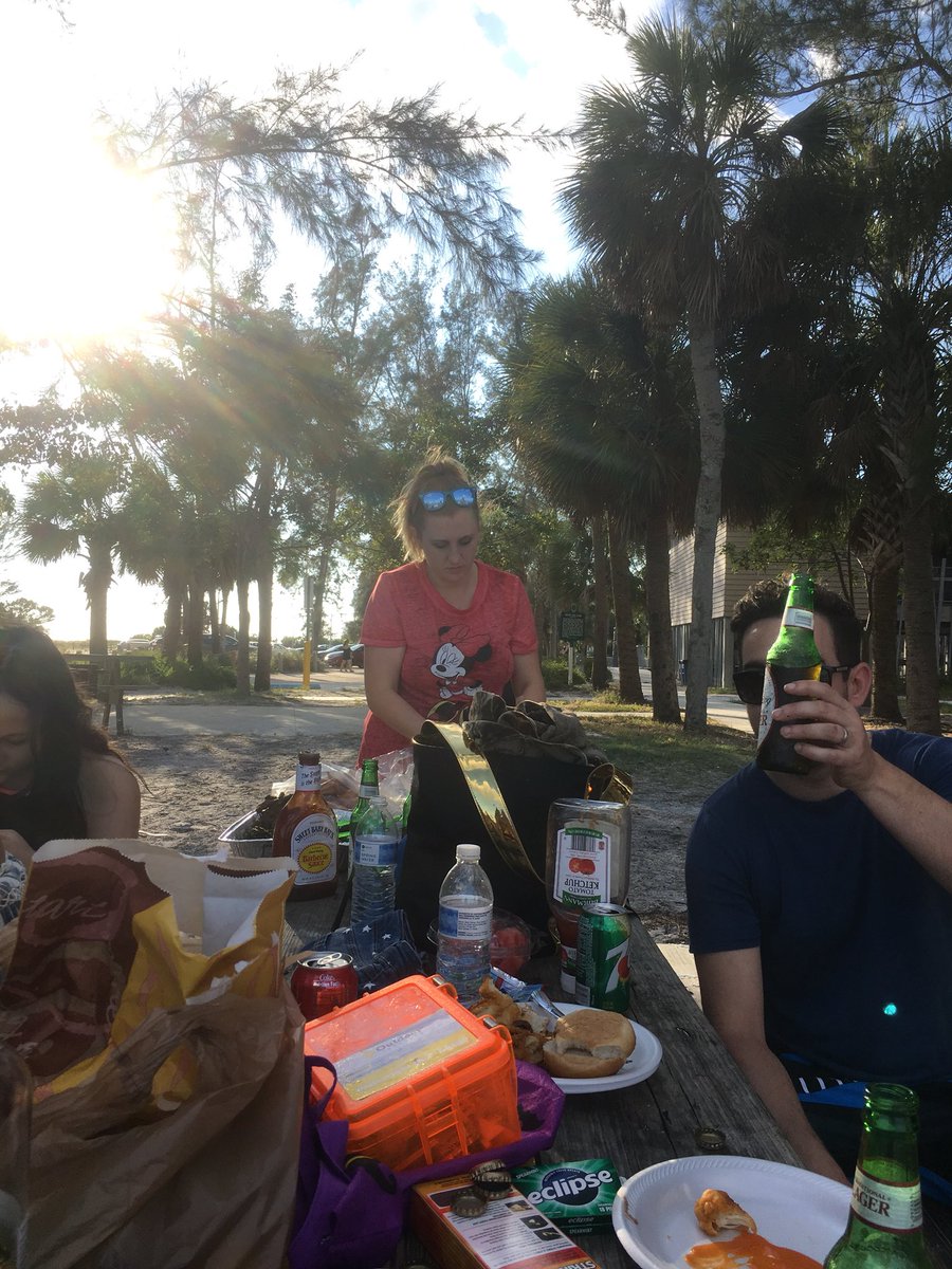 Jess2902Mar's tweet photo. Beach time with the family #sun&amp;sand #florida https://t.co/Q3Cg6uN7y1