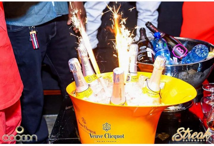 masango_miranda's tweet photo. it's #streaksaturdays let's turn up
@Cocoonloungejhb https://t.co/reHYhLRF6F