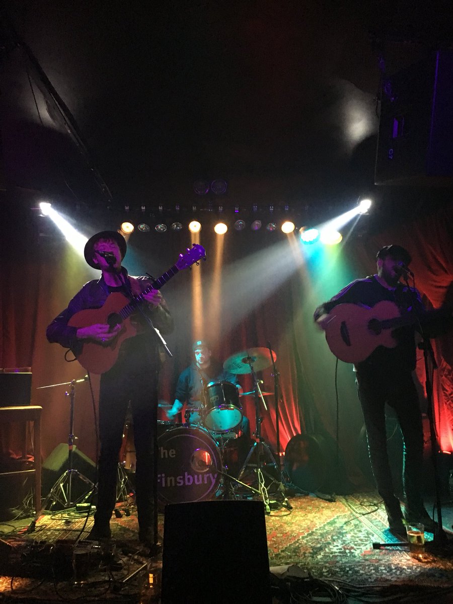 din_sounds's tweet photo. @TheFinPub rock and rollin for Bonfire night https://t.co/P1AkhCtmif