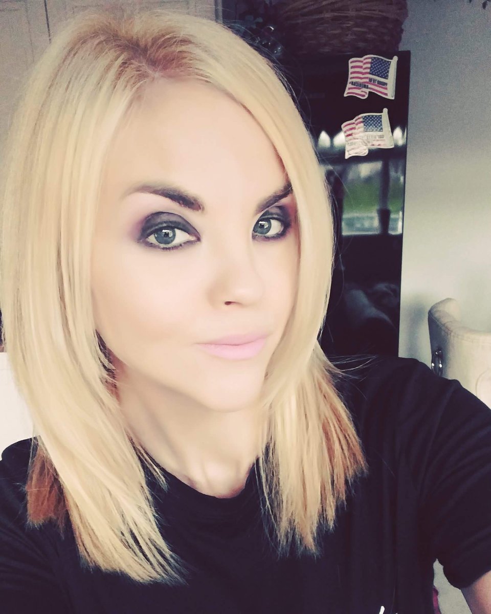 Taradorff16's tweet photo. #backtoblonde #ilovebeingblonde #blondie https://t.co/YluF8I2ACQ