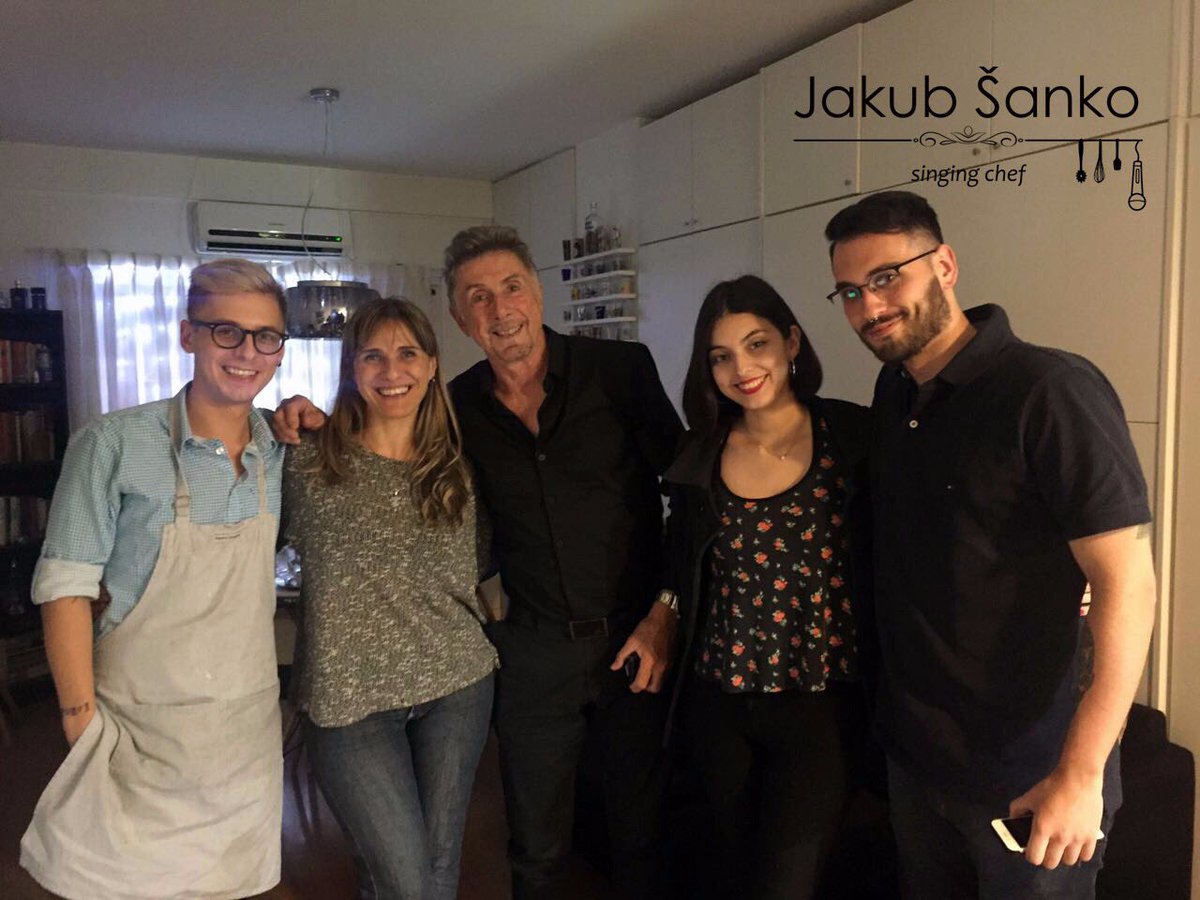 IacubCocina's tweet photo. Ayer fue primera noche de fusion de cocina #frances 🇫🇷 y #eslovaca 🇸🇰y la pasamos re bien! 😍 #cookapp #mesacompartida #singingchef 🇸🇰👨🍳 https://t.co/vUvFAxR0YN