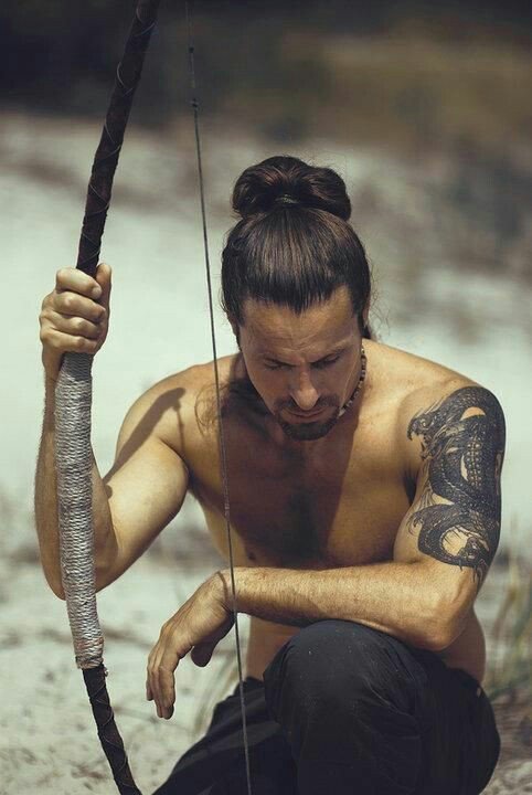 Nadie sabia la historia que el guerrero Noah cargaba en sus espaldas. 
Próximo lanzamiento del libro Así reza la leyenda.
#AsíRezLaLeyenda