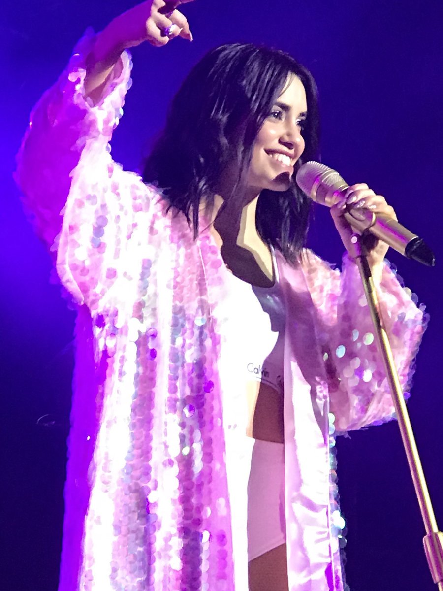 dreamonlali's tweet photo. Necesito sentirla cerca #LALIenVEGA @vegaradio https://t.co/LStmVPlxbG