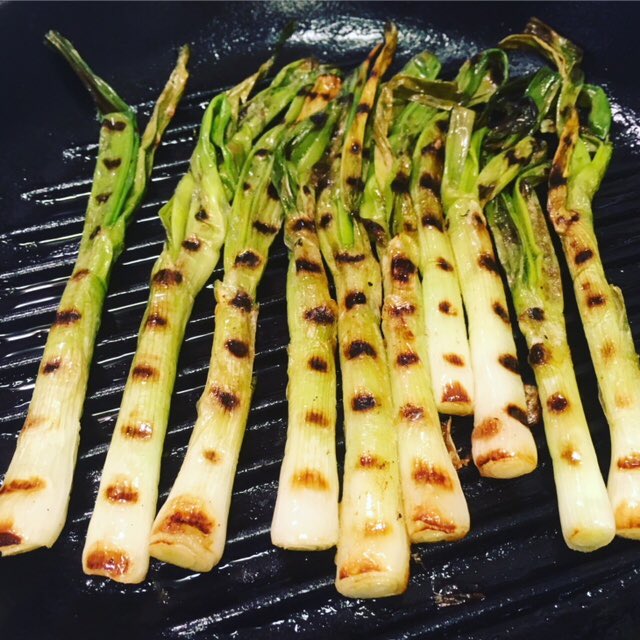 KitchenSprout's tweet photo. #Toronto Run 🏃 to .@dilisos become a master #HomeChef! #PanSearedStriloins #BernaiseSauce #Asparagus #SpringOnions #RoastedRosemaryPotatoes https://t.co/RdenraHzaU