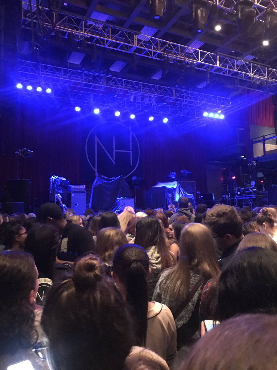 amescayshe's tweet photo. Waiting (im)patiently for @NiallOfficial at the @FillmoreSS #soclose https://t.co/hnJSgrg7Kr