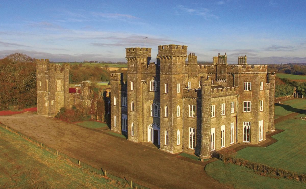 business's tweet photo. An Irish castle is on sale for the first time in half a century Take a 360-degree video tour https://t.co/4dTkraryzc https://t.co/9XPFN1vCpF