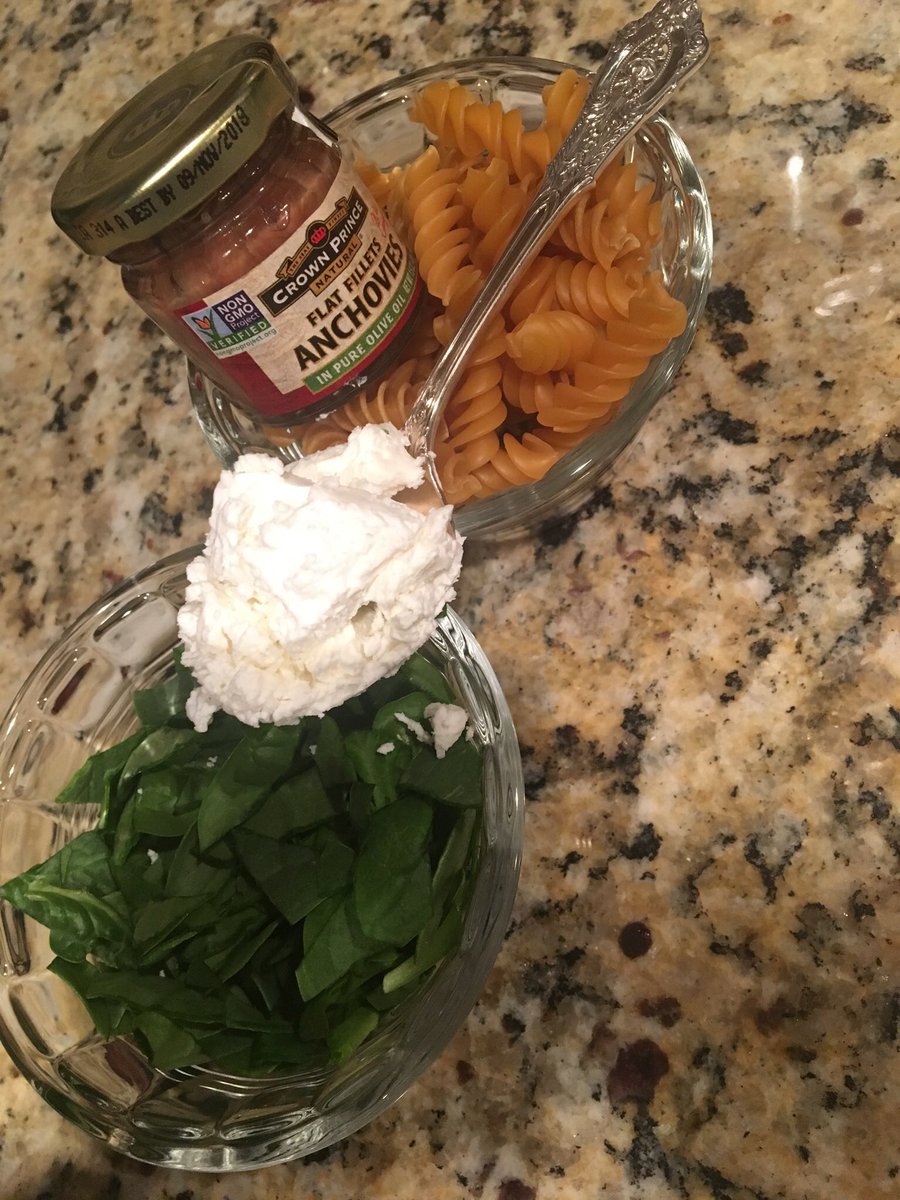 detroitshoegirl's tweet photo. Itβs like @FoodNetwork #Chopped in my kitchen. Mystery box = spinach, anchovies, goat cheese and @EatBanza pasta. #missingTed #dinner https://t.co/ojPsq7qAqq