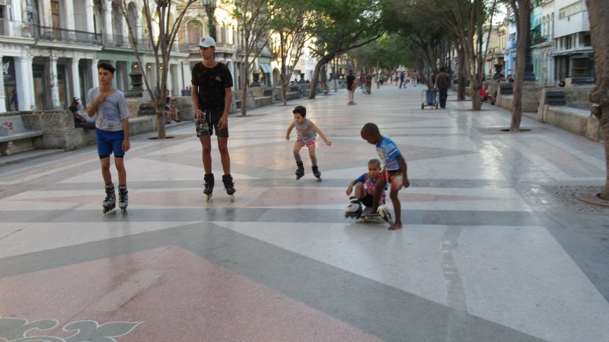 Penalosa_G's tweet photo. #PlayabilityEverywhere should be a motto for all #PUBLICspaces. I've been seen some well used in Havana...many not as I've seen past visits. https://t.co/14zj7zs5rH