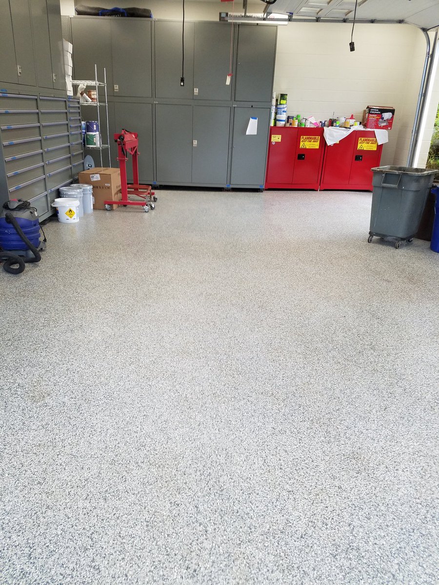ConceptsInConcr's tweet image. Industrial grade epoxy floor coating. Over 1yr old with heavy use. Looks brand new! #epoxy #epoxy floors #epoxypirates