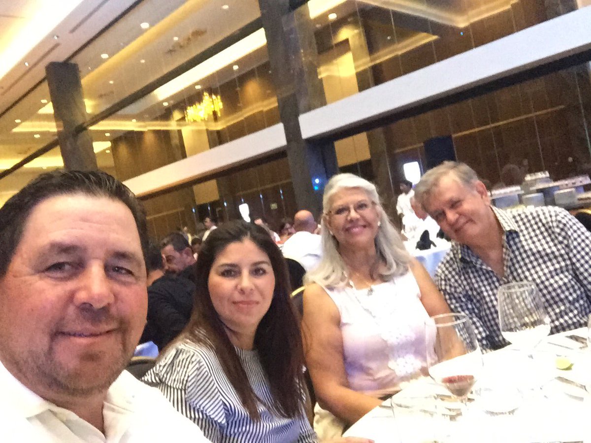 nino_golf's tweet photo. Con los compadres en la cena de premiación  #2017CancunOpen https://t.co/Iuj44xlcml