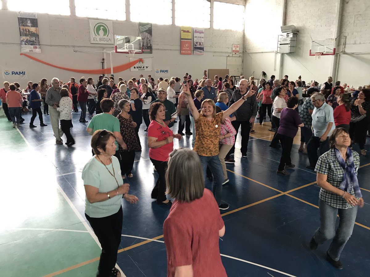 lucasriavitz's tweet photo. Festejando el día del jubilado en el Biguá. Mucho baile, tortas, mates y ganas de divertirse! @PAMI_org_ar https://t.co/ZQEvHCthdd