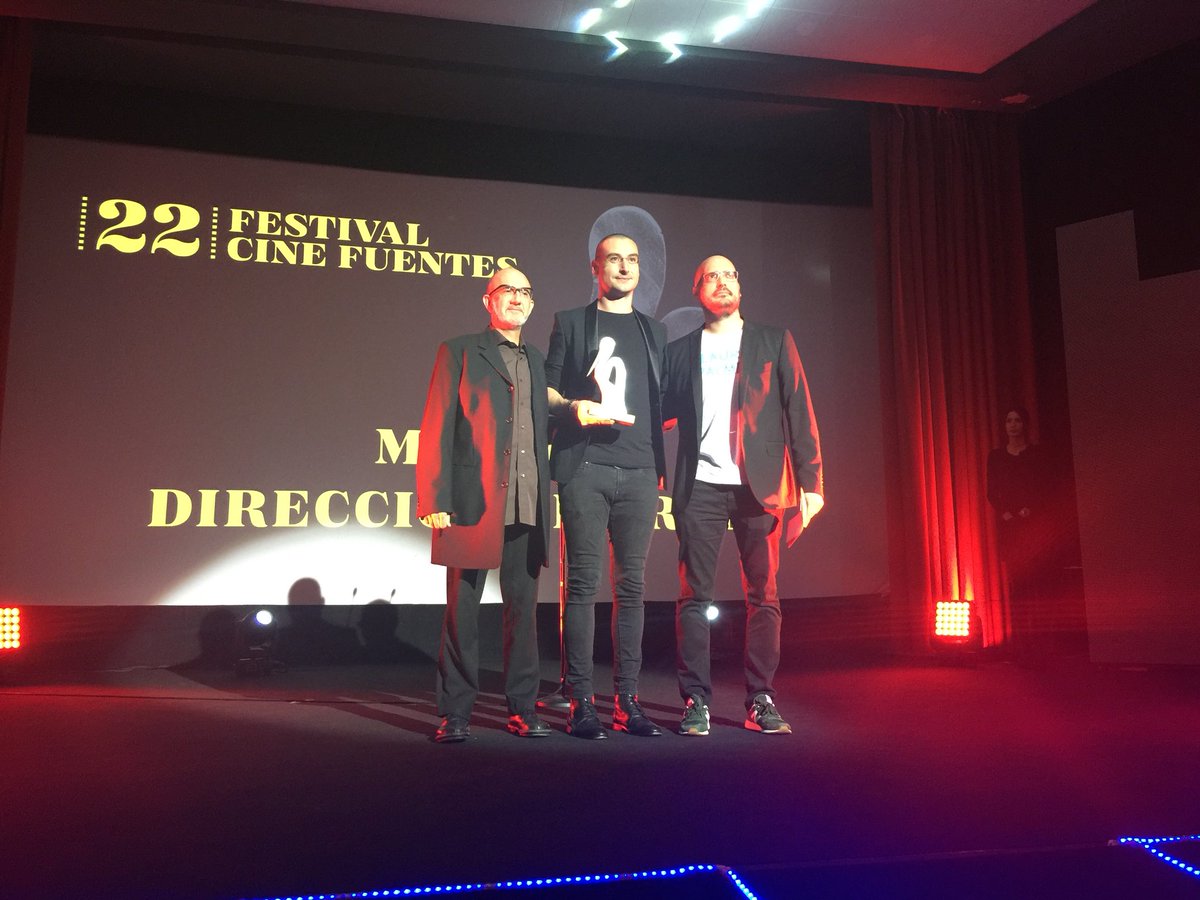 festcinefuentes's tweet photo. Mejor dirección de arte. Entregan este premio Jesús Bosqued nominado a @premiosgoya por @lanoviapelicula y Ángel Gonzalvo de #undiadecine del @gobaragon trabajo de #felypedelima en #lechatdore @unatalmoreno
#clausurafuentes2017 #22festivalcinefuentes https://t.co/C4PvGTUBzX